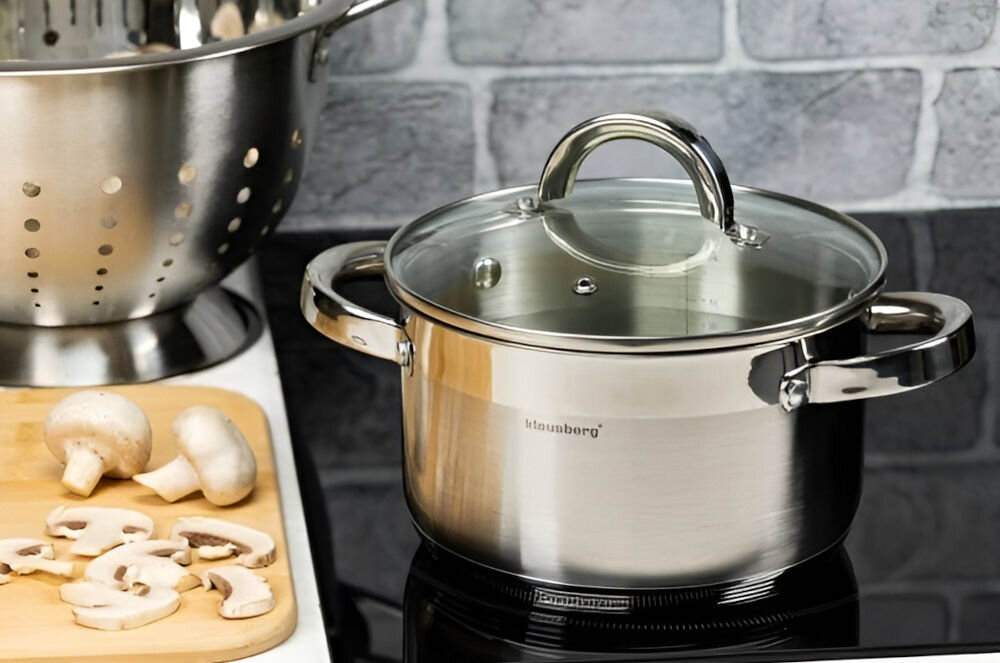 Garnek KLAUSBERG KB-7123 18 cm wysoka jakość stali nierdzewnej trwałość odporność na korozję solidna konstrukcja stal nierdzewna nie wchodzi w reakcje z żywnością zachowanie pełni smaku i wartości odżywczych pojemność 2,6 l średnica 18 cm do przygotowywania mniejszych porcji uniwersalny rozmiar odpowiednia wielkość wygodne mieszanie składników swobodne gotowanie dla całej rodziny do wszystkich kuchenek elektryczne gazowe ceramiczne indukcyjne wszechstronność 