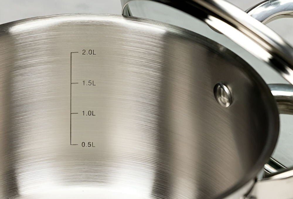 Garnek KLAUSBERG KB-7123 18 cm dno termiczne skuteczne przewodzenie ciepła szybkie równomierne podgrzewanie potraw błyskawiczne nagrzewanie żywności utrzymanie ciepła przez dłuższy czas zdrowe wymaga mniejszej ilości wody i tłuszczu zdrowe gotowanie zachowanie witamin i minerałów optymalizowany proces gotowania podziałka litrażowa odmierzanie płynów kontrolowanie ilości wody lub tłuszczu poprawa efektów gotowania  