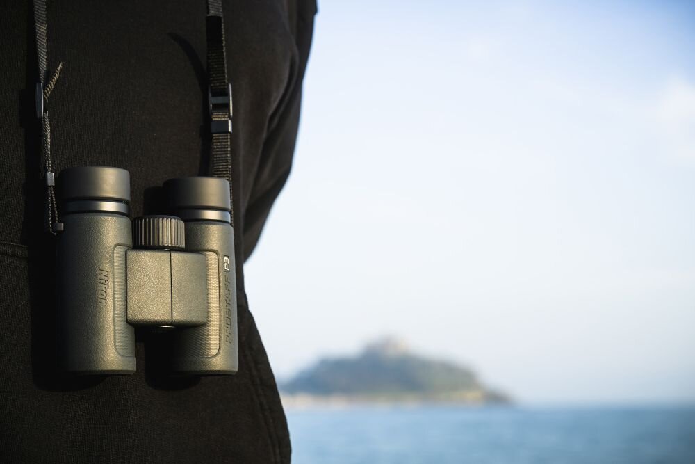 Lornetka NIKON Prostaff P3 optyka waga konstrukcja ogniskowa zoom przybliżenie dioptria muszle oczne obiektywy soczewki pryzmat powłoka gwint okulary obserwacja przyroda sport powiększenie