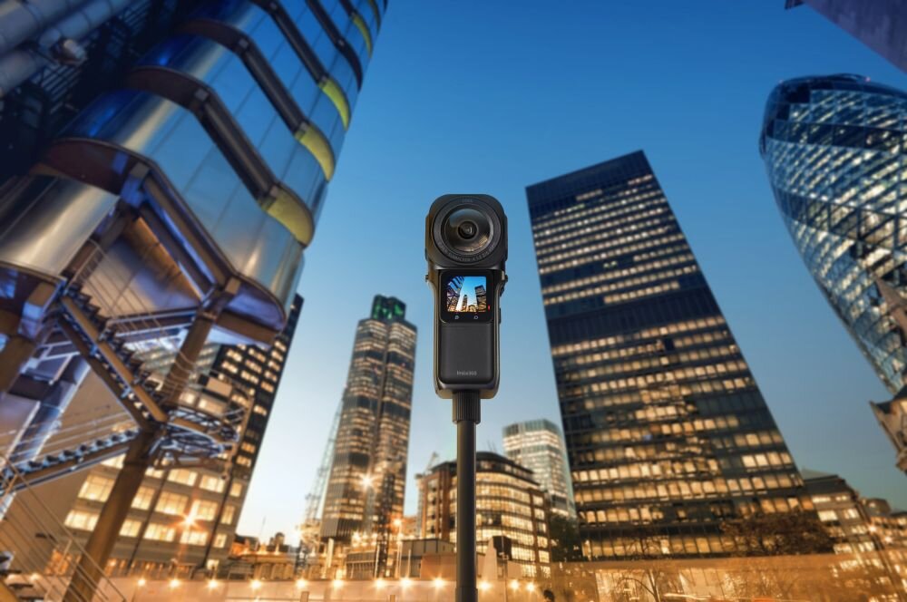 Kamera sportowa INSTA360 ONE RS 1-inch 360 Edition sport montaż nagrywanie stabilizacja montaż edycja filtry ostrość śledzenie tryby bateria akumulator zasilanie ładowanie rozdzielczość filmy obudowa odporność wielkość łączność sterowanie