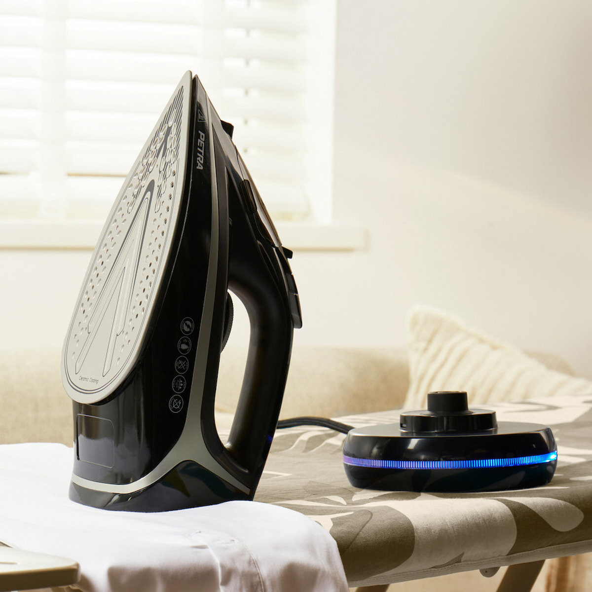 Żelazko PETRA PF0987VDEEU7 2in1 wygląd ogólny