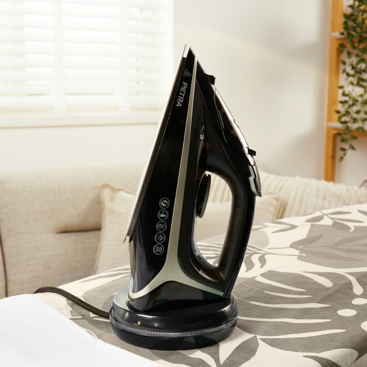 Żelazko PETRA PF0987VDEEU7 2in1 parownica zelazko w pionie 2w1