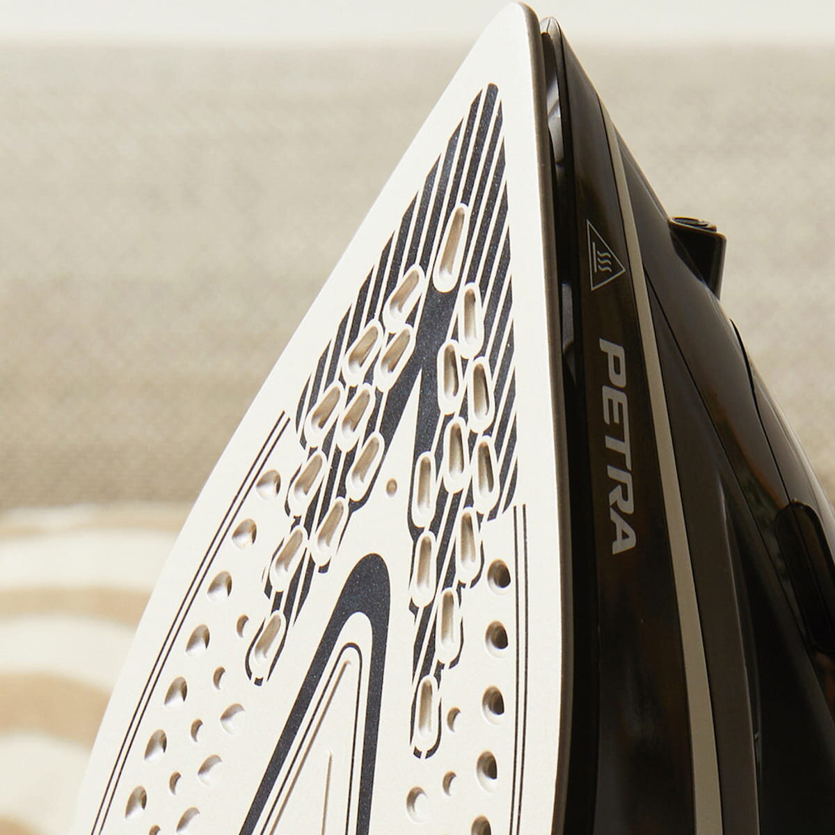 Żelazko PETRA PF0987VDEEU7 2in1 powierzchnia płyta stopa