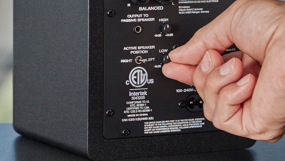 Kolumny głośnikowe M-AUDIO BX3BT  - złącza