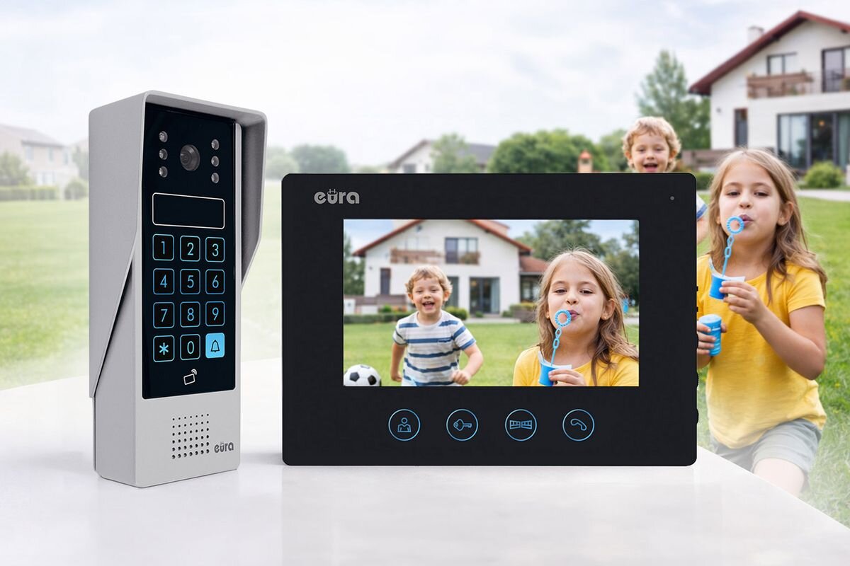 Wideodomofon EURA VDP-90A3 Delta+ Bezprzewodowy Wi-Fi, Monitor i stacja bramowa z obrazem dzieci bawiących się w ogrodzie, domofon, smartfon, sterowanie, ochrona.