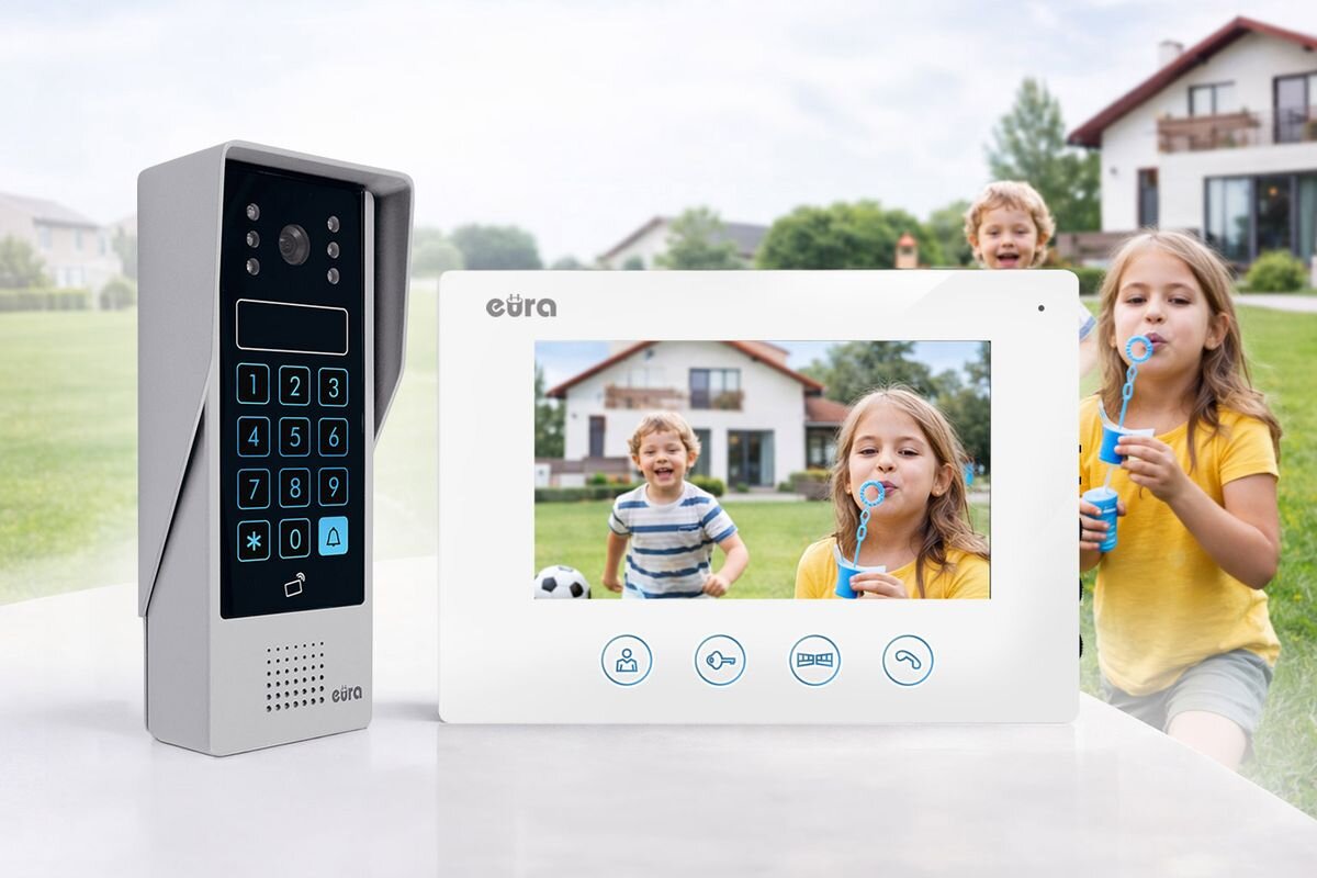 Wideodomofon EURA VDP-90A3 Delta+ Bezprzewodowy Wi-Fi, Monitor i stacja bramowa z obrazem dzieci bawiących się w ogrodzie, domofon, smartfon, sterowanie, ochrona.