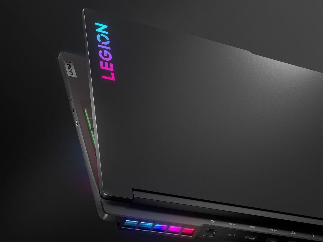 Laptop LENOVO Legion 7 - Aluminiowa obudowa
