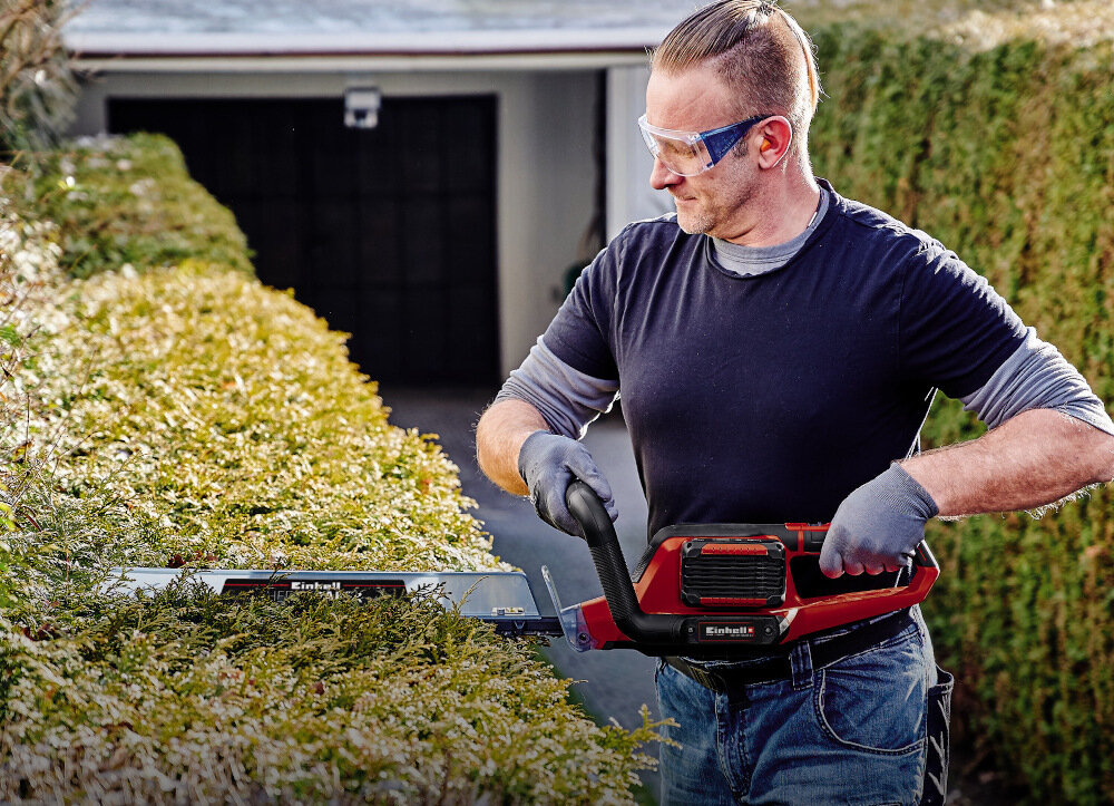Nożyce do żywopłotu EINHELL GE-CH 18-50 Li akumulatorowe osłona z uchwytem do montażu na ścianie