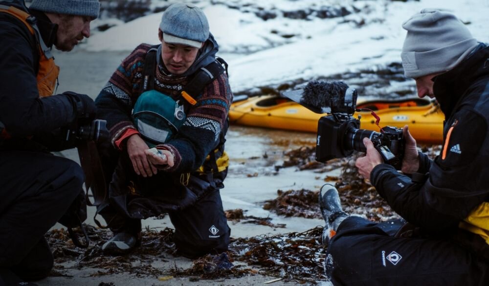 Aparat OLYMPUS OM-1  zdjęcia obiektyw ekran wizjer ogniskowa przysłona migawka obudowa bateria zasilanie filmy nagrywanie rozdzielczość matryca rozmiar przekątna tryby iso montaż lampa światło przyciski sterowanie menu kontrast jasność balans bieli filtry cmos karta pliki format zapis seria