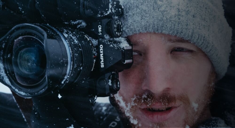 Aparat OLYMPUS OM-1  zdjęcia obiektyw ekran wizjer ogniskowa przysłona migawka obudowa bateria zasilanie filmy nagrywanie rozdzielczość matryca rozmiar przekątna tryby iso montaż lampa światło przyciski sterowanie menu kontrast jasność balans bieli filtry cmos karta pliki format zapis seria