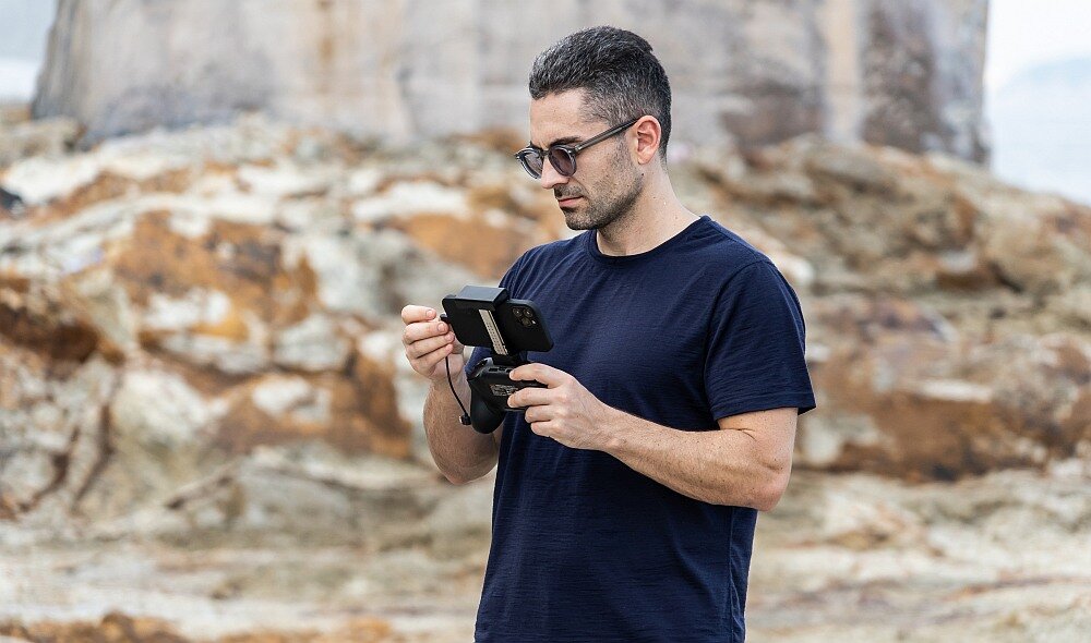 Dron AUTEL ROBOTICS Evo Lite+ bateria lot sterowanie akrobacje czas lotu zasięg funkcje lądowanie kamera rozdzielczość filmy zdjęcia nagrywanie jakość ładowanie aplikacja przesył pilot śmigła stabilizacja fotografia waga wymiary konstrukcja obudowa korpus ramiona silnik