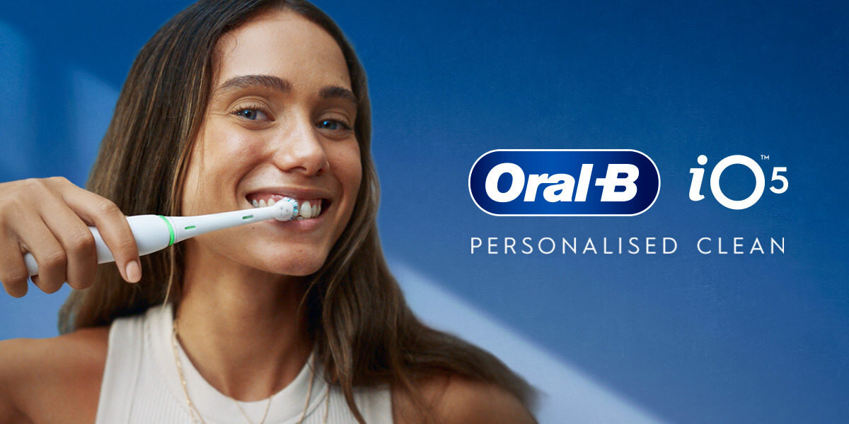 Szczoteczka magnetyczna ORAL-B iO 5 Biały zdjęcie lifestyle inteligentna pielęgnacja 