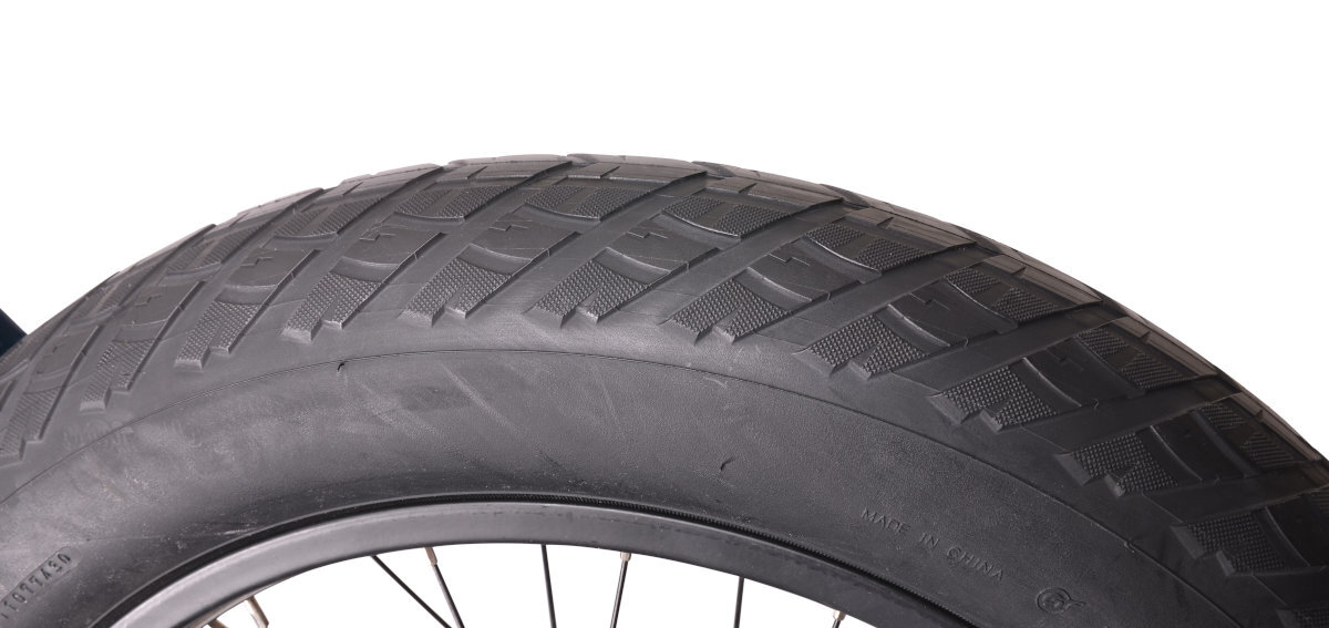 ROWER ELEKTRYCZNY FATBIKE ATALA CALIFFO 20 NIEBIESKI MAT M43 17 duze kola redukujace wstrzasy