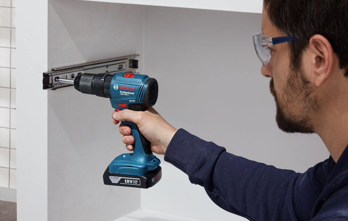 Wiertarko-wkrętarka BOSCH GSB 185-LI materiały głębokość drewno metal