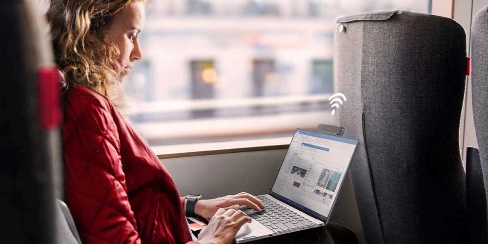 Laptop LENOVO ThinkBook 13x G2 - Otwarty laptop z ekranem, który wyświetla informacje lub aplikacje.