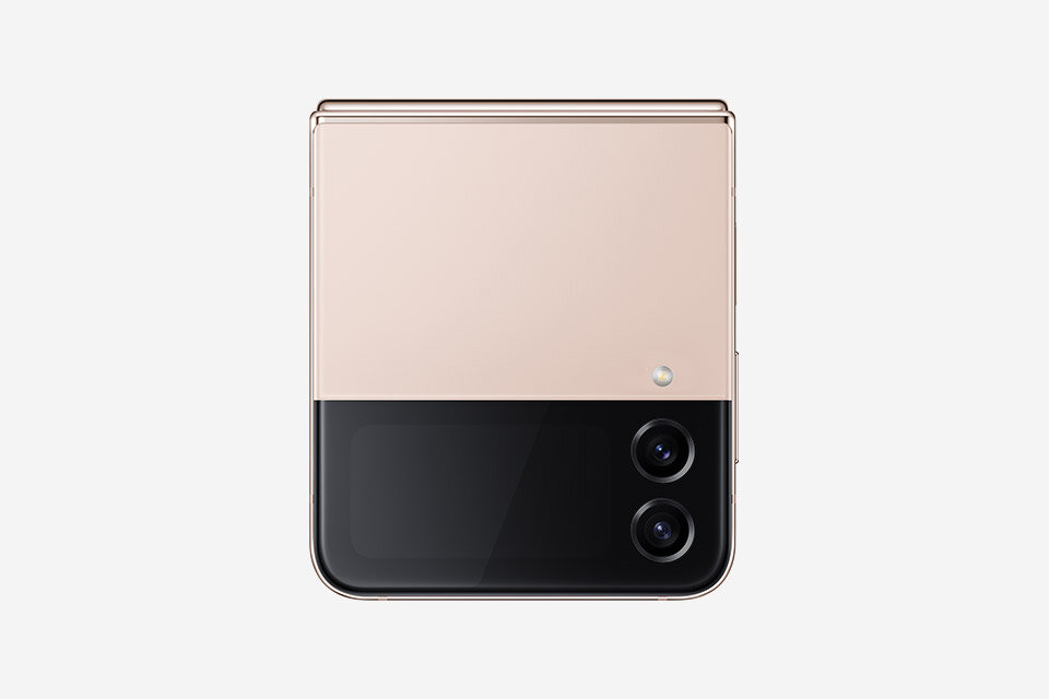 Samsung Galaxy Z Flip4 w wersji różowej Samsung Galaxy Z Flip4 w wersji różowej