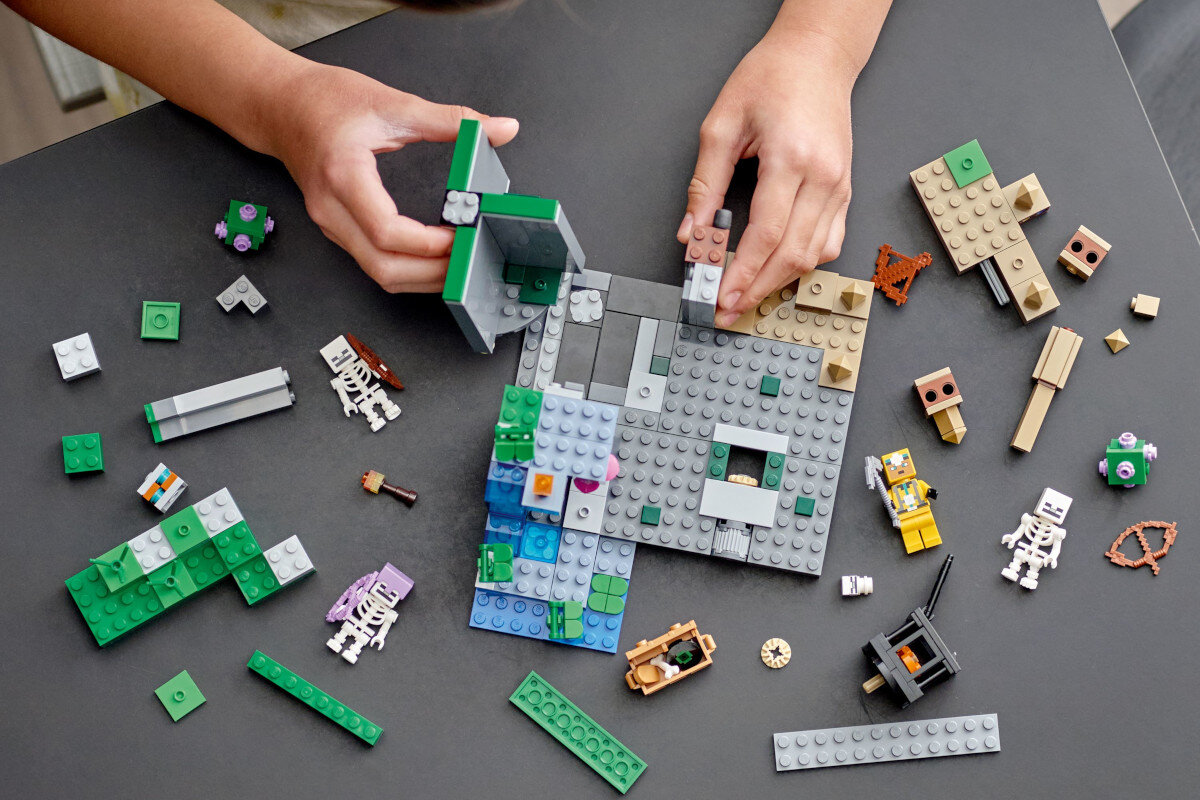 LEGO Minecraft Loch szkieletów 21189 realizm