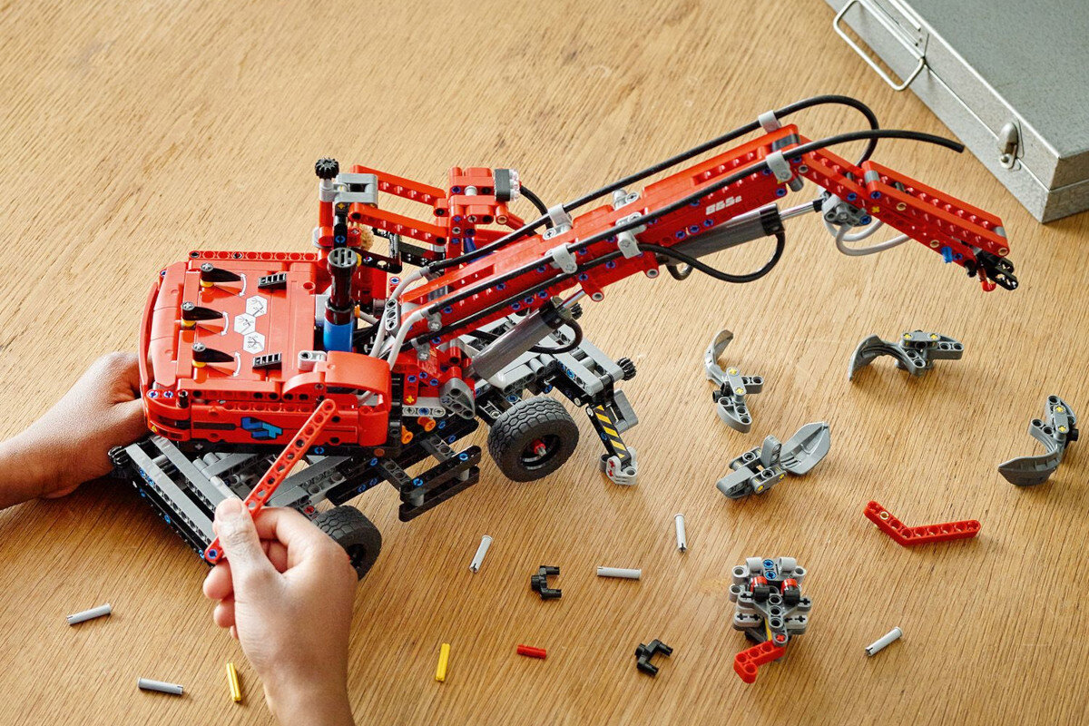 LEGO Technic Dzwig z chwytakiem 42144 elemennty wyzwanie