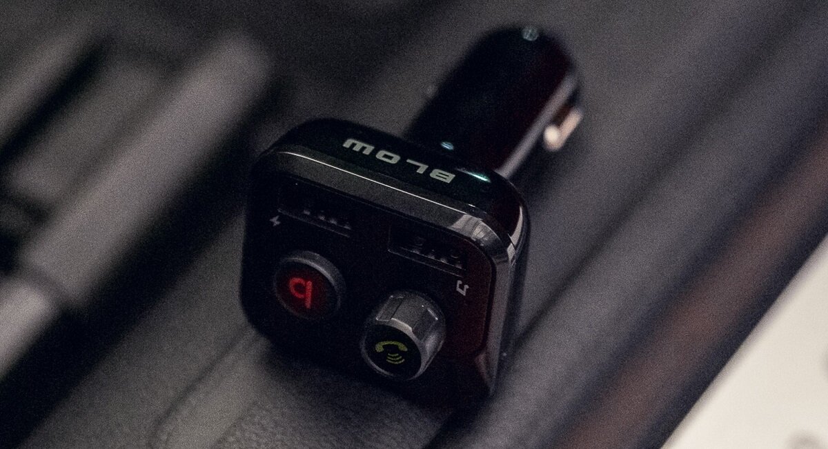 Transmiter FM BLOW 74-153 Nowoczesny praktyczny design zwiększa funkcjonalność Wyjścia USB microSD Basy wysoka jakość Bluetooth