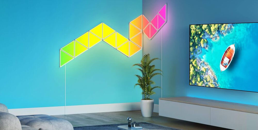 Panel świetlny GOVEE H6067 Glide Tri-angle Wi-Fi panele na ścianie w pokoju obok telewizora