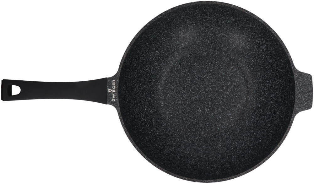 Patelnia wok ZWIEGER Black Stone 32 cm funkcjonalnośc komfort użytkowania rączka Soft Touch wydłużona o 20% lepsze wyważenie pewność chwytu ergonomiczny uchwyt z gumową powłoką wygoda trzymania przemyślana konstrukcja przyjemne gotowanie codzienne użytkowanie