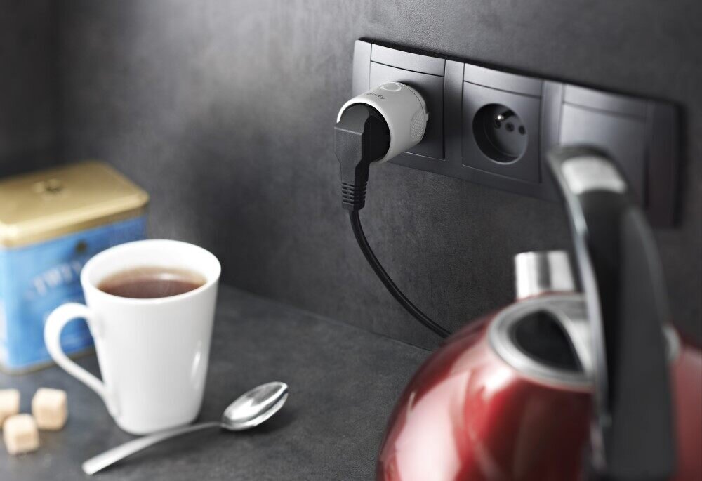 WEWNĘTRZNE GNIAZDO PLUG IO SOMFY 1800W, TYP E, KOLOR BIAŁY zasilanie