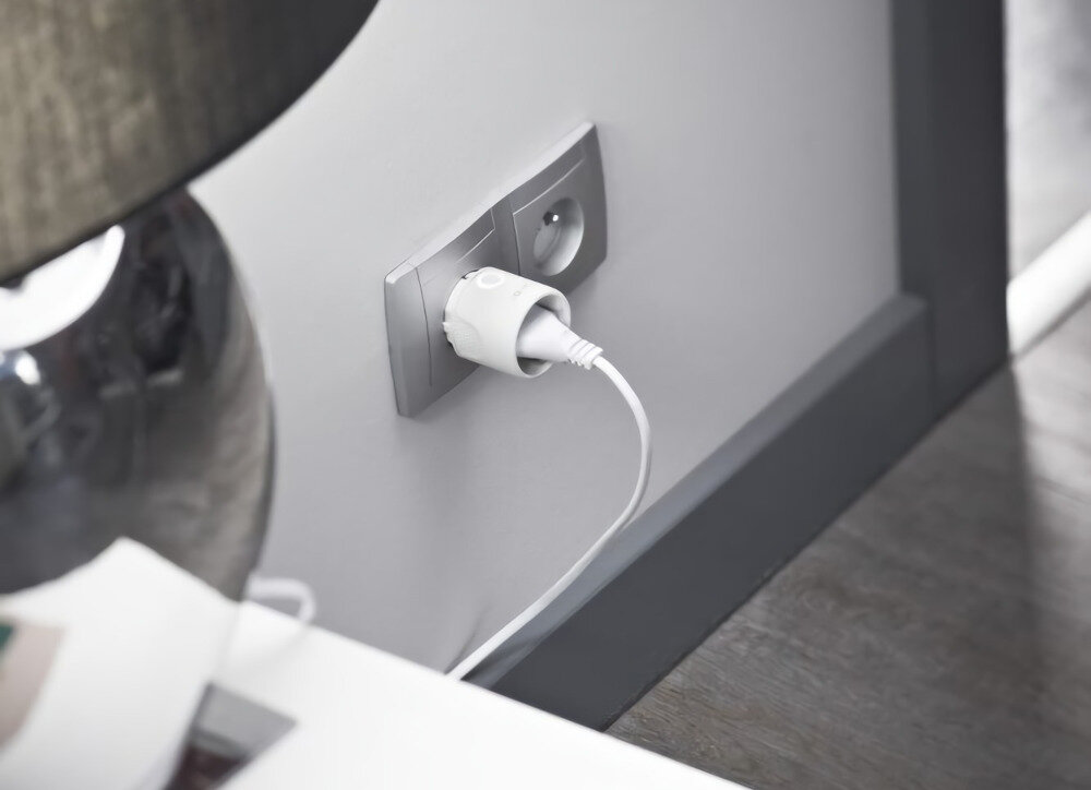 WEWNĘTRZNE GNIAZDO PLUG IO SOMFY 1800W, TYP E, KOLOR BIAŁY maksimum kontrola
