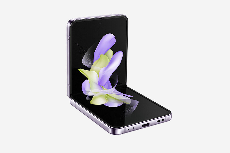 Galaxy Z Flip4 w zestawie ze słuchawkami Samsung Galaxy Buds2 Pro Galaxy Z Flip4 w zestawie ze słuchawkami Samsung Galaxy Buds2 Pro