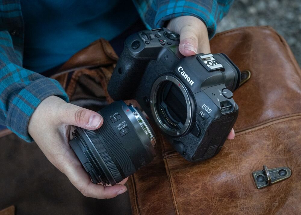 Obiektyw CANON RF 24mm F1.8 Macro IS STM EU26 ogniskowa przysłona ostrość pierścienie optyka soczewki powłoki montaż bagnet światło jasność zoom filtry waga