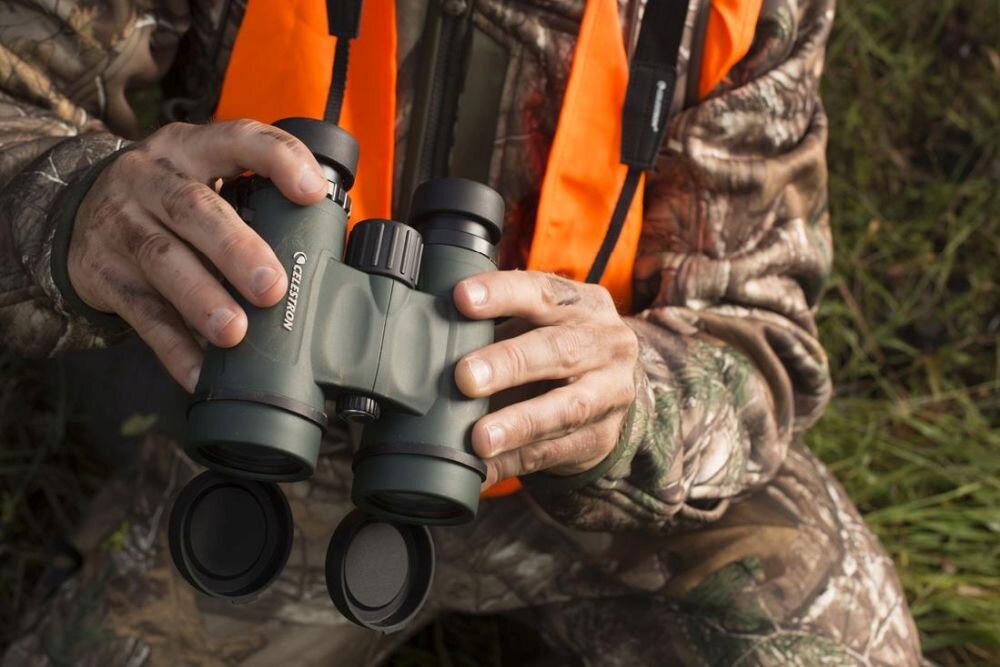 Lornetka CELESTRON Nature Dx 10x42 ED Roof optyka waga konstrukcja ogniskowa zoom przybliżenie dioptria muszle oczne obiektywy soczewki pryzmat powłoka gwint okulary obserwacja przyroda sport powiększenie 