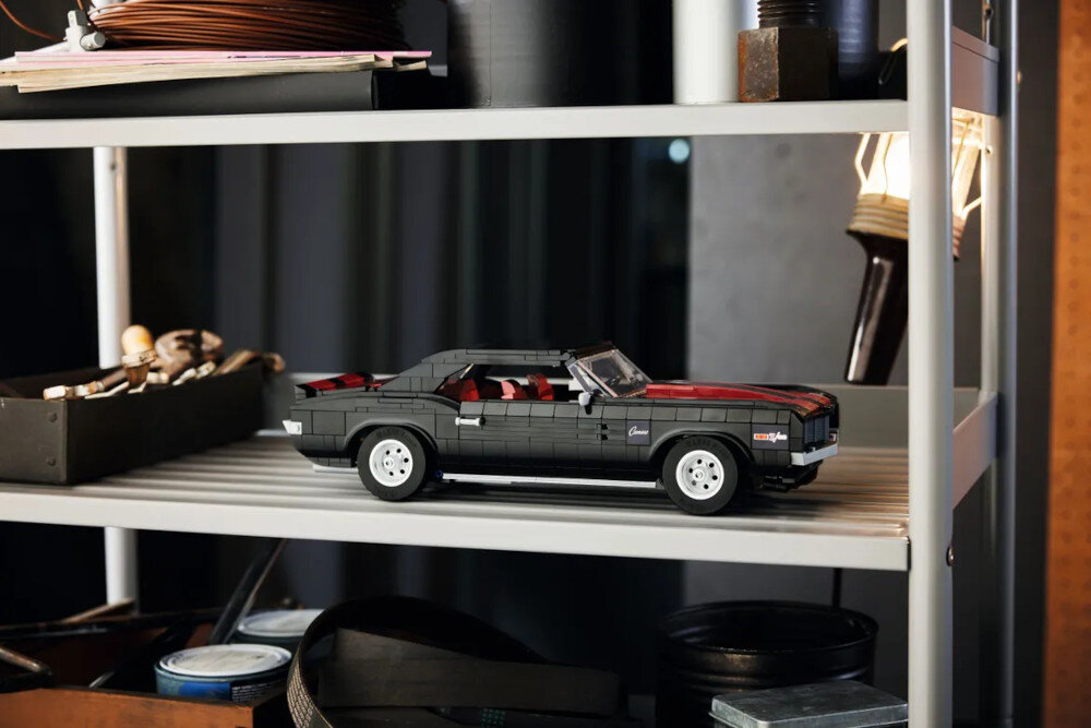 LEGO Icons Chevrolet Camaro Z28 10304 sportowe pasy