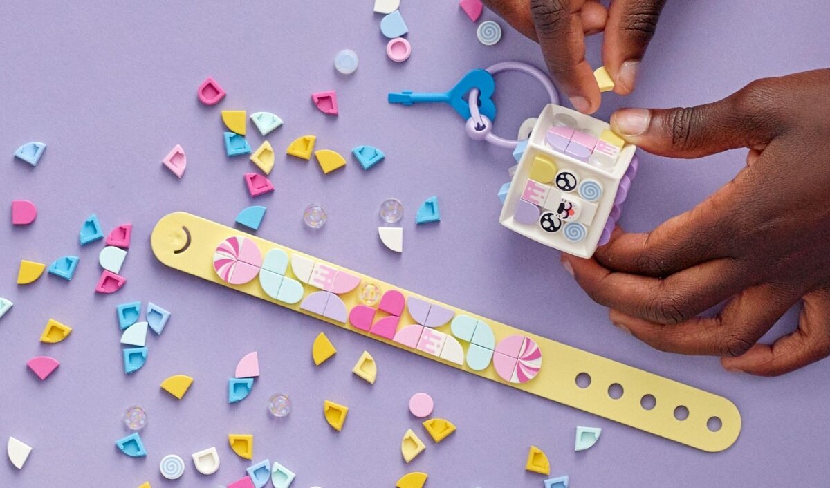 LEGO Dots Cukierkowa kicia: bransoletka i zawieszka na torbę 41944 Łącz zestawy