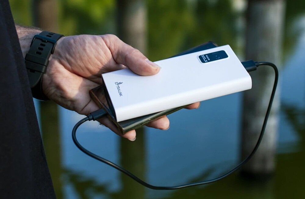 Powerbank EXTRALINK EPB-067W 10000mAh 22.5W Biały funkcjonalny wyświetlacz, kontrola nad stanem naładowania, wbudowany wyłącznik, oszczędność energii, dłuższa żywotność