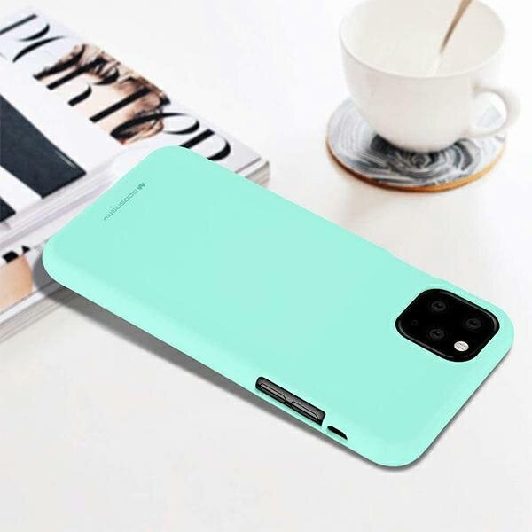 Miętowe etui na telefon leży na białym stole obok filiżanki i magazynu. Na etui widoczny jest napis \'MERCURY\'.