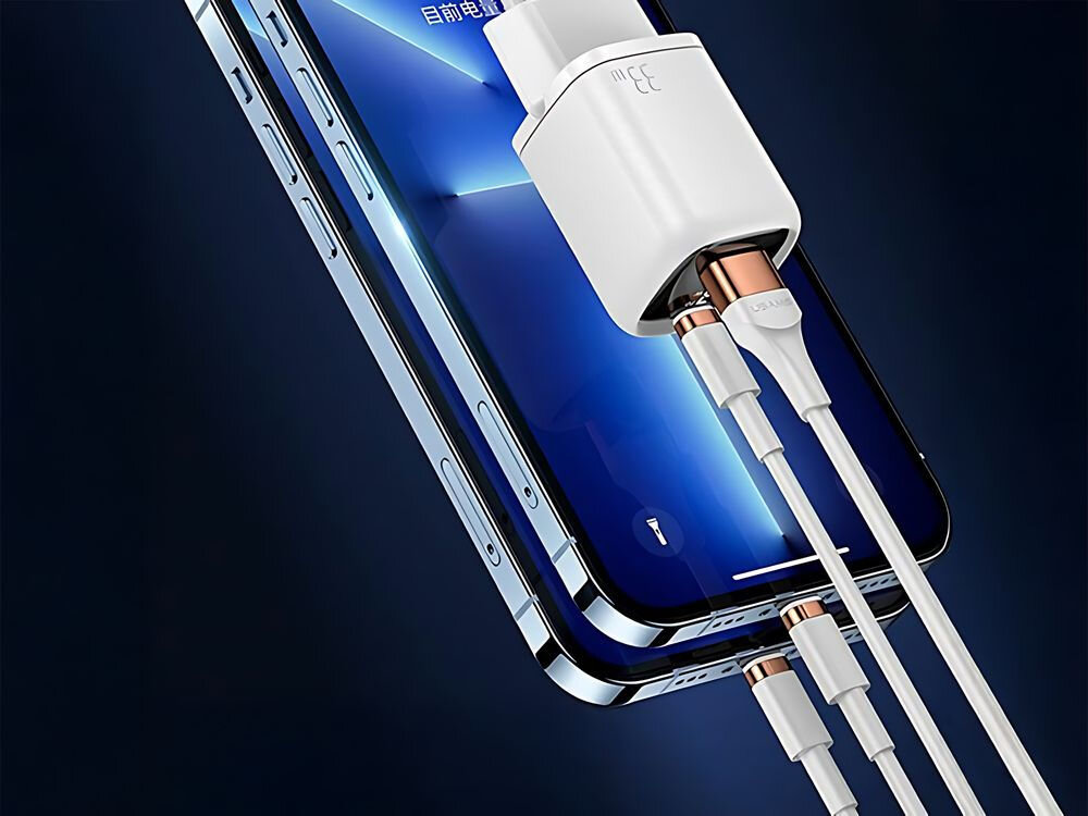 Ładowarka sieciowa USAMS T46 US-CC152 33W Fast Charging Czarny
            ładowarka podpięta kablami do dwóch telefonów na granatowym tle
            technologia pd qc moc 20w energia ładowanie wydajne cyfrowy wyświetlacz LED tworzywo PC trwałość odporność wymiary 37,4 × 33,35 × 41,23 mm