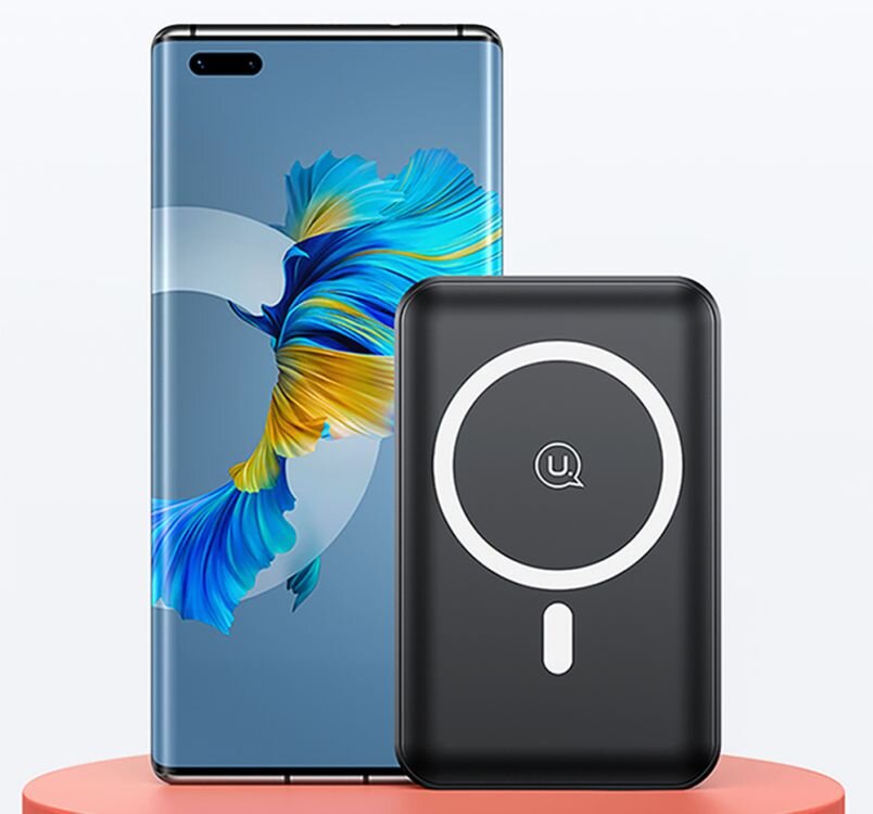 Powerbank indukcyjny USAMS PB64 DP Fast Charge 10000 mAh 20W Czarny powerbank ze smartfonem na czerwonej podstawce ladowanie, energia, moc, urzadzenia