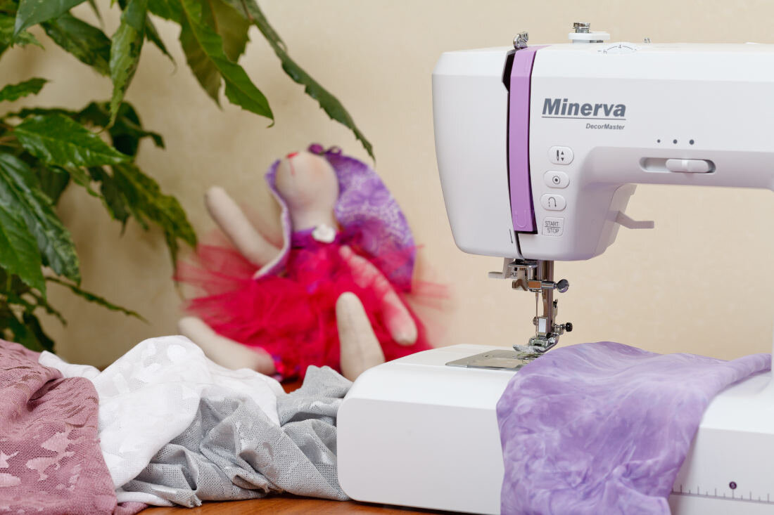 Maszyna do szycia MINERVA DecorMaster komfort obsluga wygoda tempomat