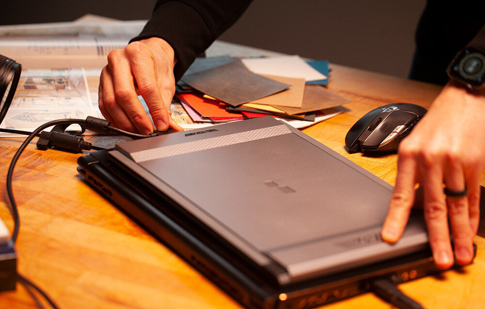 Monitor MOBILE PIXELS Duex Max Deep Grey konstrukcja wymiary waga materiały wykonanie mocowanie