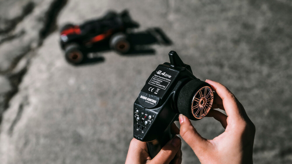 Samochód zdalnie sterowany GADGETMONSTER GDM-1053  - pilot