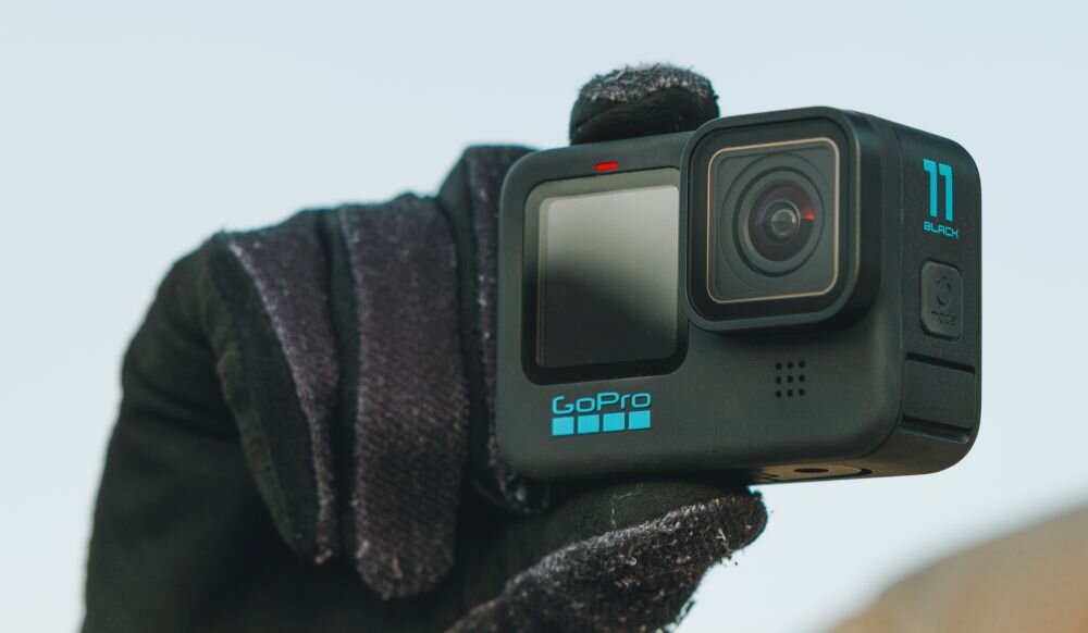 Kamera sportowa GOPRO HERO11 sport montaż nagrywanie stabilizacja montaż edycja filtry ostrość śledzenie tryby bateria akumulator zasilanie ładowanie rozdzielczość filmy obudowa odporność wielkość łączność sterowanie