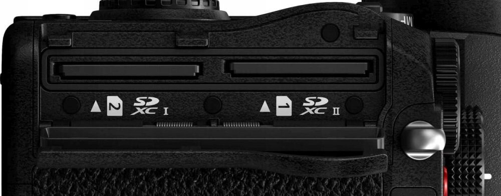 Aparat PANASONIC DC-S5  zdjęcia obiektyw ekran wizjer ogniskowa przysłona migawka obudowa bateria zasilanie filmy nagrywanie rozdzielczość matryca rozmiar przekątna tryby iso montaż lampa światło przyciski sterowanie menu kontrast jasność balans bieli filtry cmos karta pliki format zapis seria