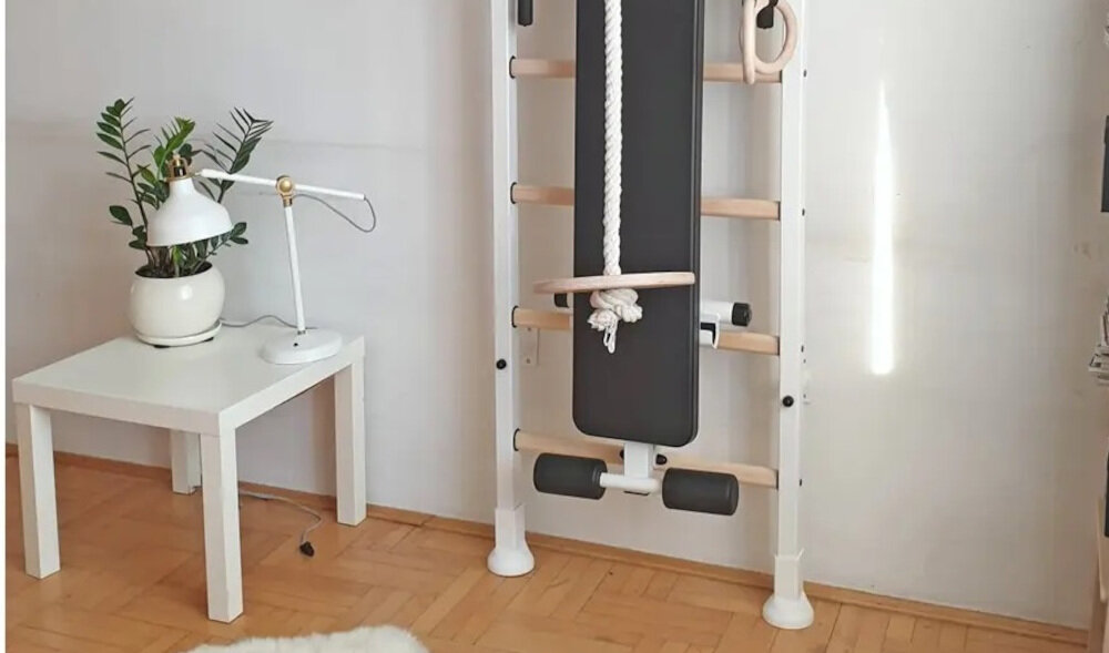 Drabinka gimnastyczna BENCHK 414 + Drążek - Poręcz – Ławka montaz do sciany montaz rozporowy stopki pokryte maskownicami