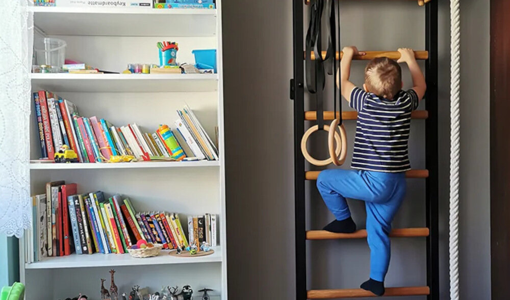 Drabinka gimnastyczna BENCHK 212B + Drążek – Akcesoria do uzytku w domu 8 bukowych szczebelkow wie warstwy oleju na bazie oleju lnianego metalowe wsporniki obciazenie do 120 kg wysokosc 230 cm szerokosc 67 cm