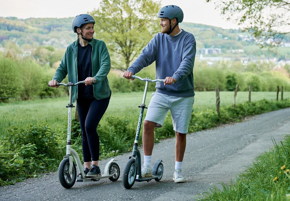 Hulajnoga HUDORA BigWheel Air all paths 280 Biały szeroki podest jezdny aluminiowy deck wymiary 32 x 15 cm stabilna podpora