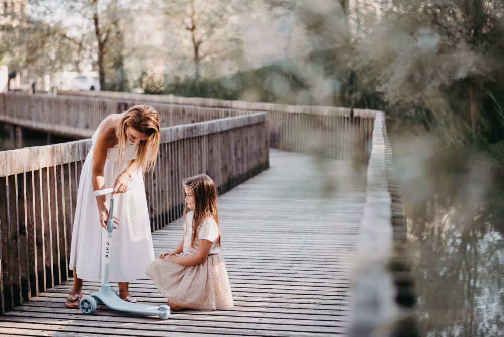 HULAJNOGA 3-KOŁOWA BIRDIE GLOW zaprojektowana specjalnie dla dzieci