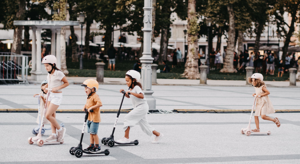 HULAJNOGA 3-KOŁOWA BIRDIE GLOW zaprojektowana specjalnie dla dzieci