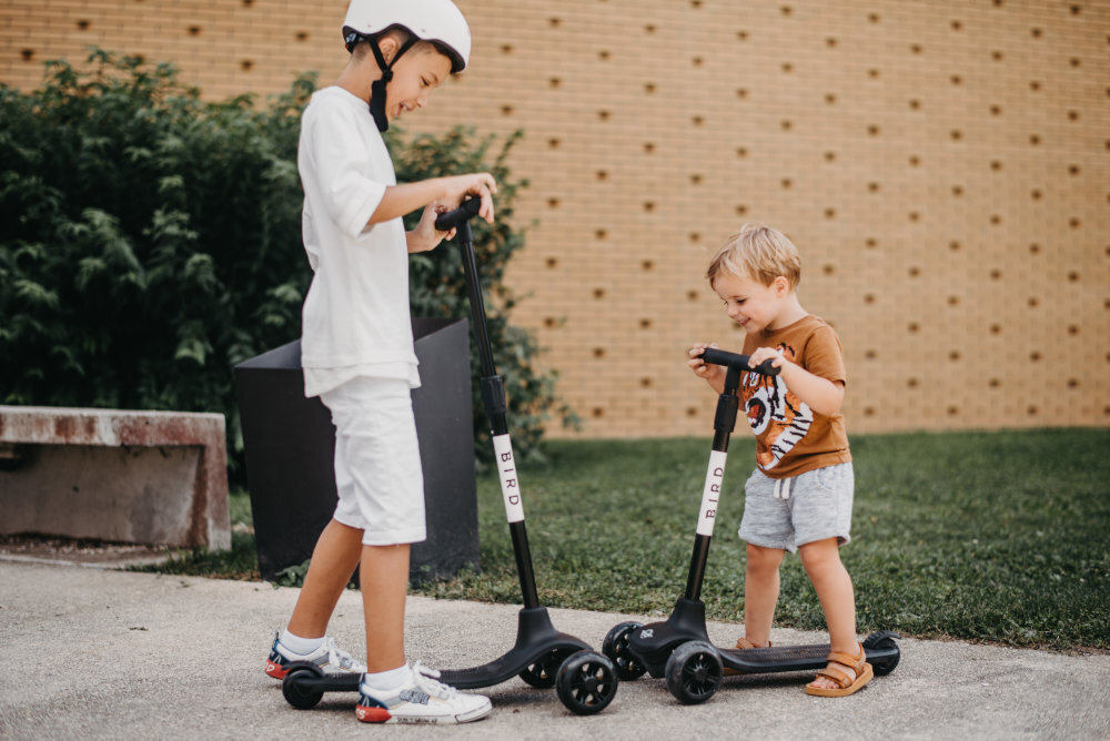 HULAJNOGA 3-KOŁOWA BIRDIE GLOW dopasuj kierownice do wzrostu