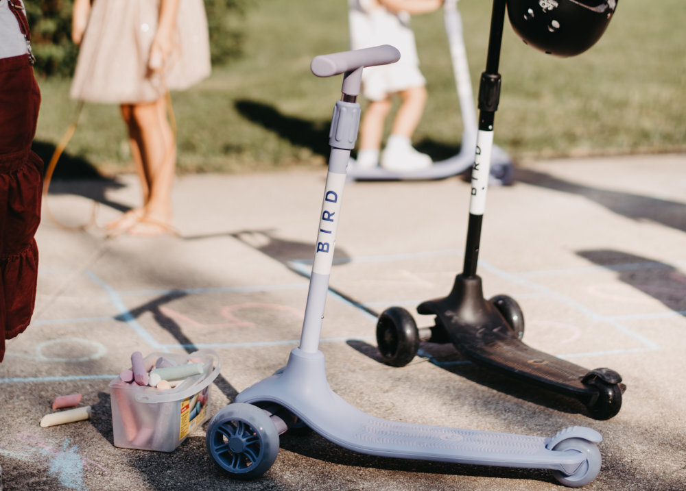 HULAJNOGA 3-KOŁOWA BIRDIE GLOW zaprojektowana specjalnie dla dzieci