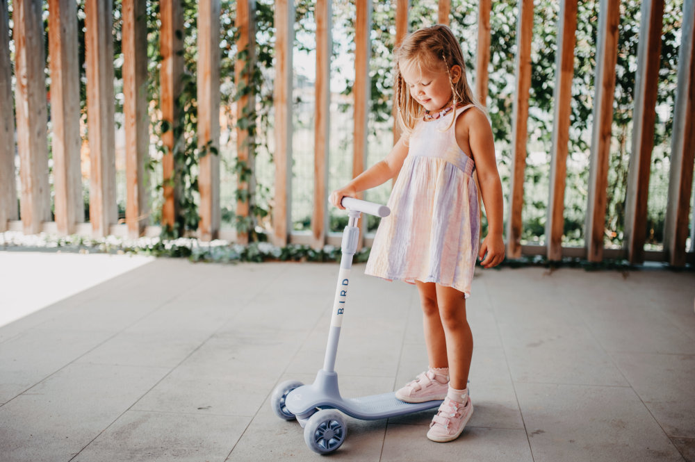 HULAJNOGA 3-KOŁOWA BIRDIE GLOW swiecace kolka