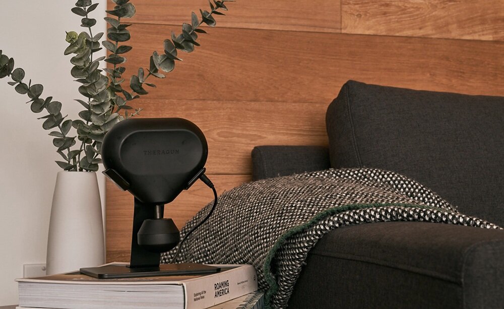 Stojak THERABODY Theragun Mini Stand bez kabli, poprawa porządku, odpowiednie przechowywanie